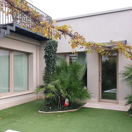 Suite Mimosa Con Piscina - Affitti Brevi Italia Сирмионе Экстерьер фото