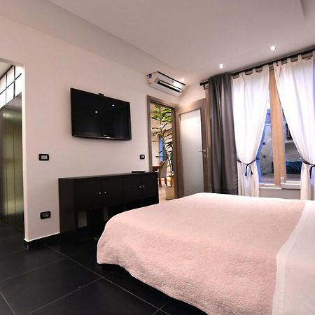 Suite Mimosa Con Piscina - Affitti Brevi Italia Сирмионе Экстерьер фото