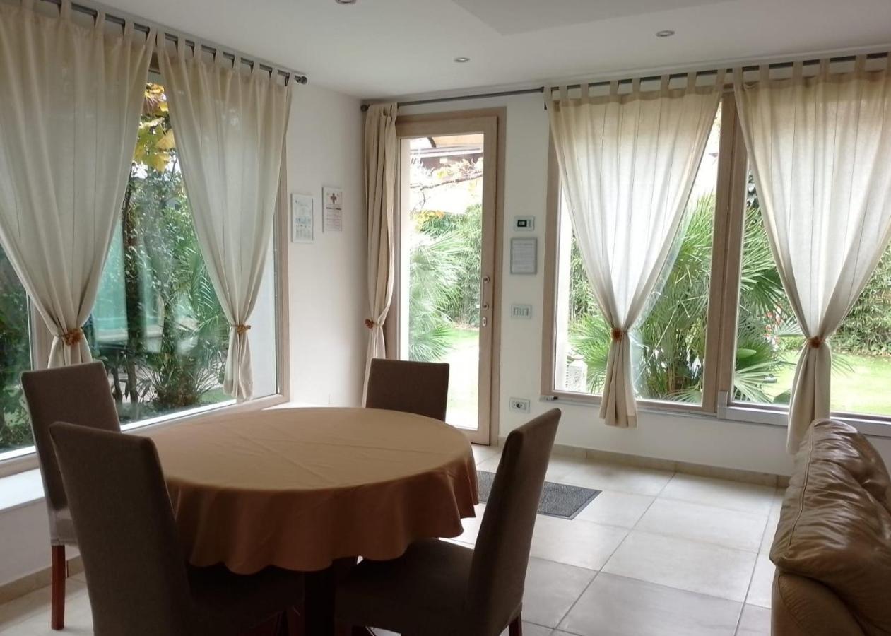 Suite Mimosa Con Piscina - Affitti Brevi Italia Сирмионе Экстерьер фото