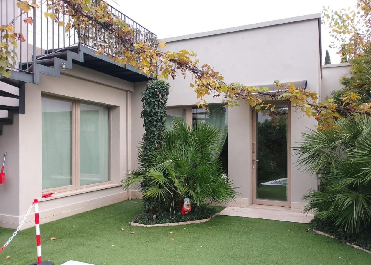 Suite Mimosa Con Piscina - Affitti Brevi Italia Сирмионе Экстерьер фото