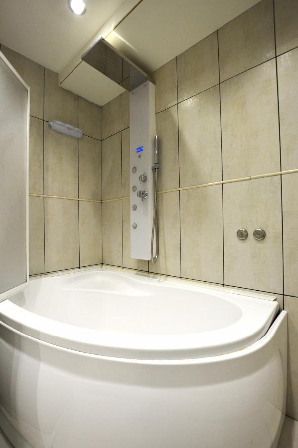 Suite Mimosa Con Piscina - Affitti Brevi Italia Сирмионе Экстерьер фото