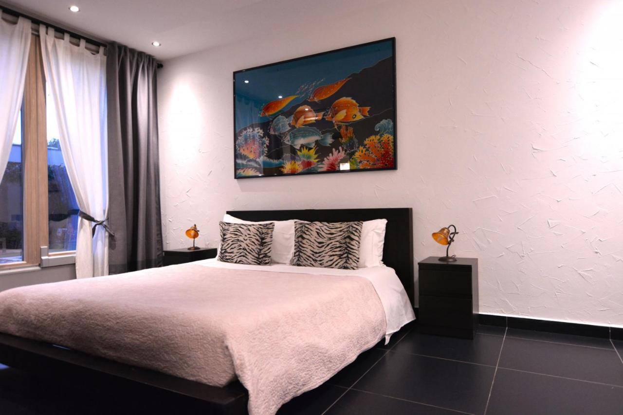 Suite Mimosa Con Piscina - Affitti Brevi Italia Сирмионе Экстерьер фото